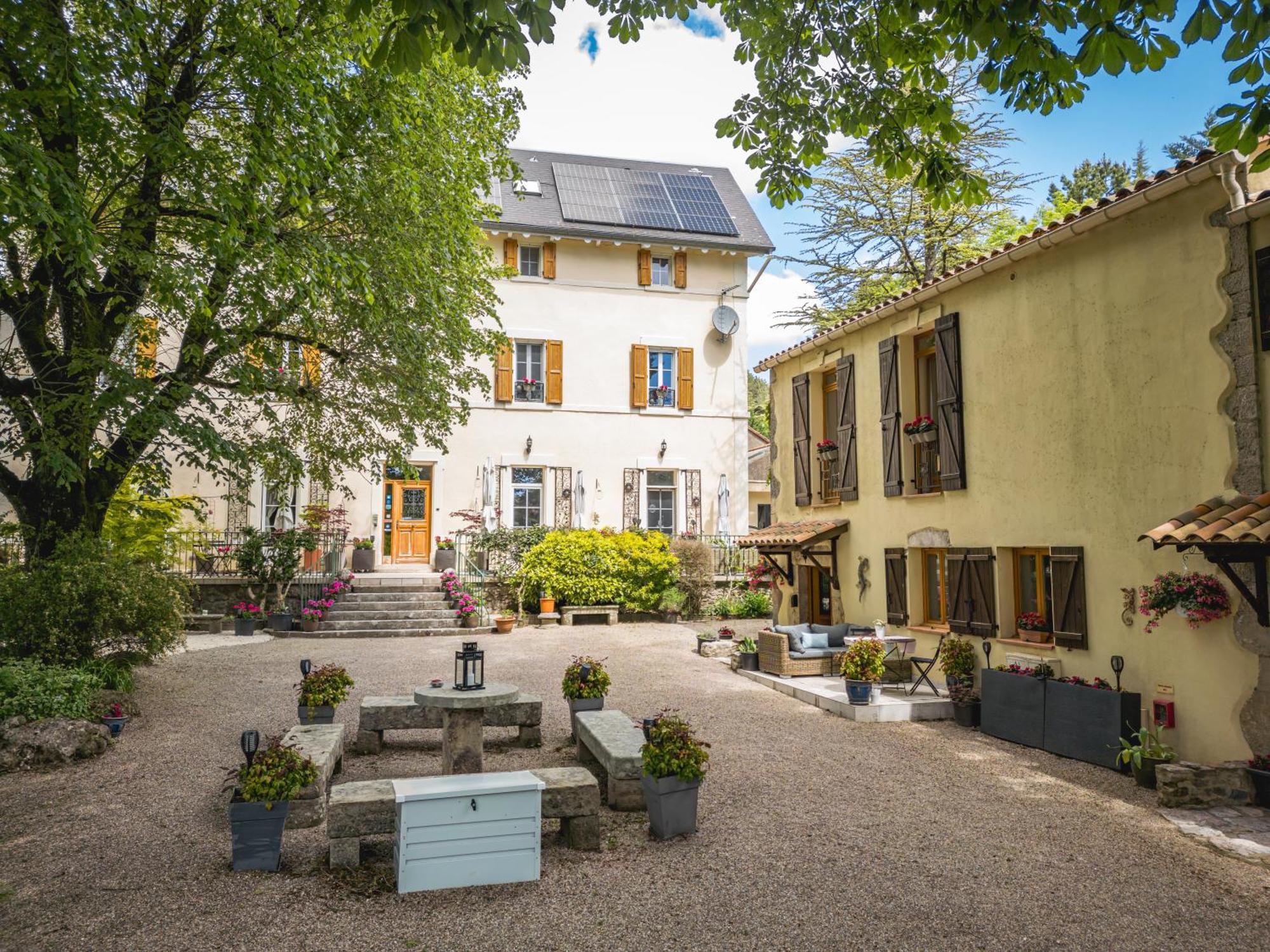 Gites Du Caylar - Chambres Et Appartments Le Caylar Ngoại thất bức ảnh